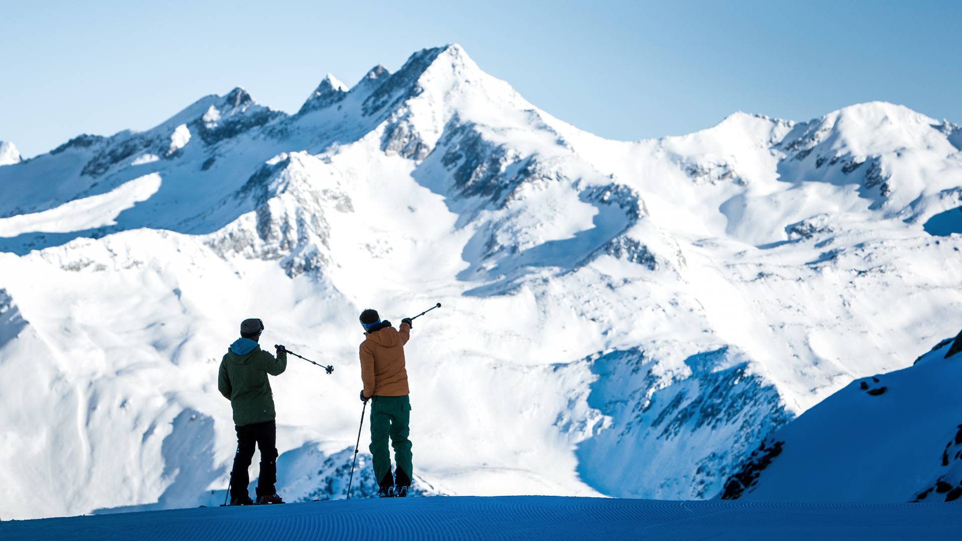 Verschneites Bergpanorama im Ahrntal