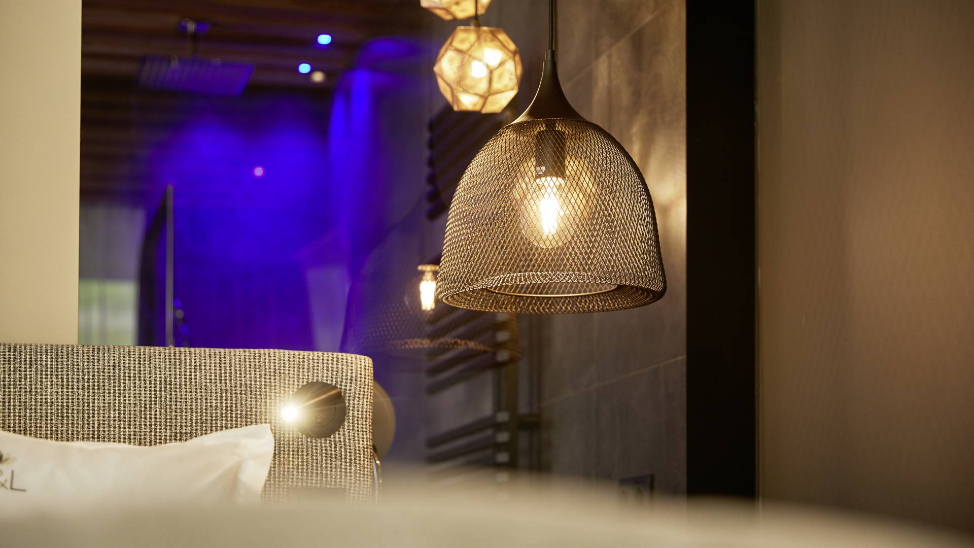 Lichtambiente im Wellnessbereich im a&L