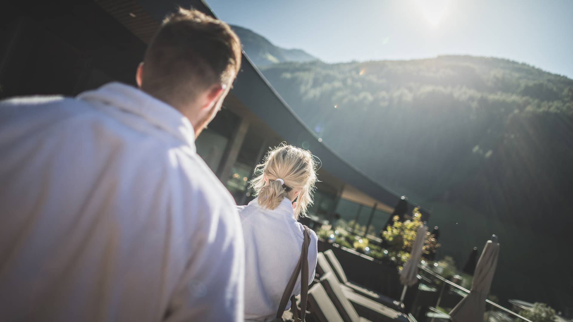 Paar auf der Dachterrasse in der Sky Lounge