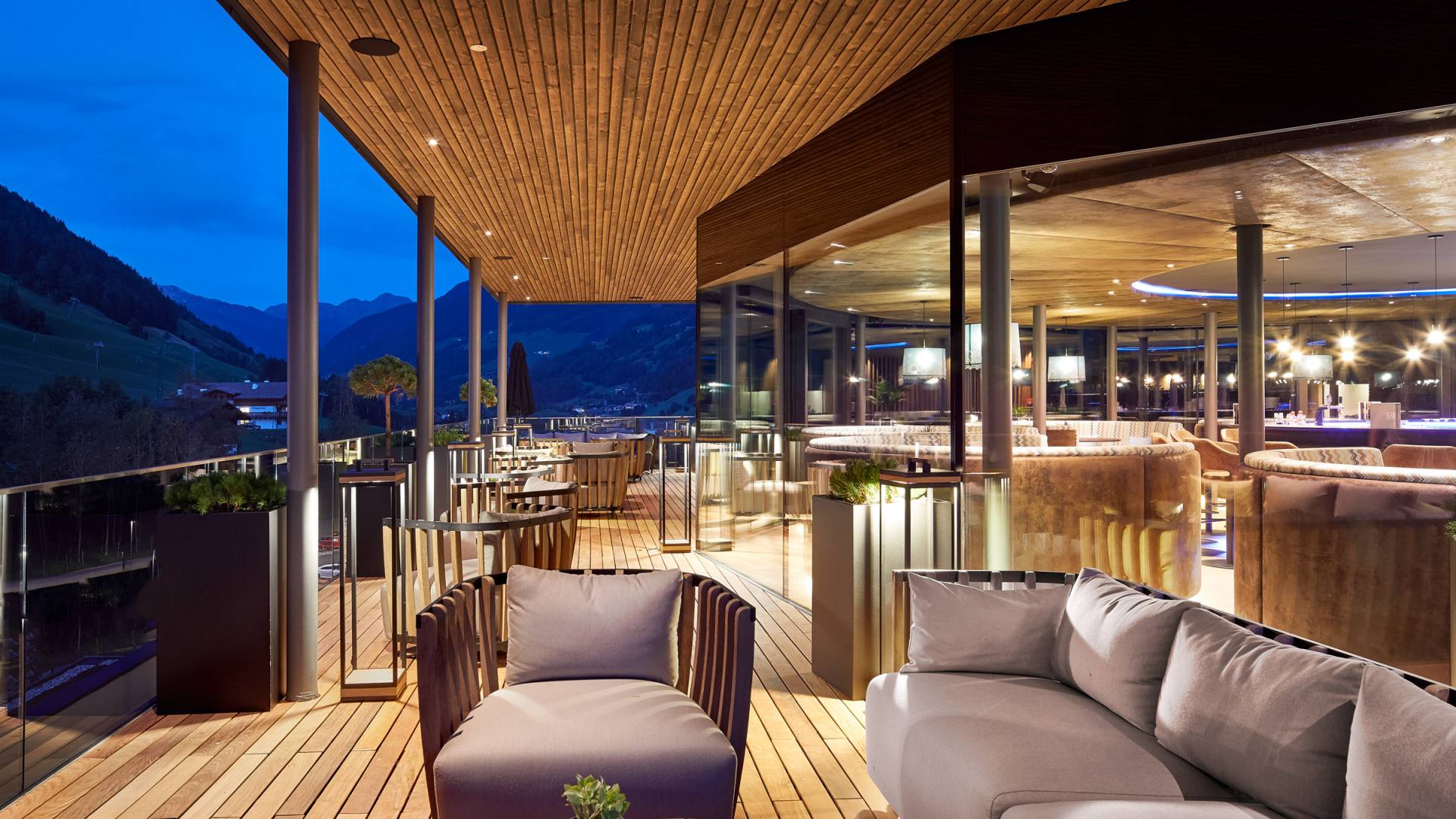 Dachterrasse der Skybar