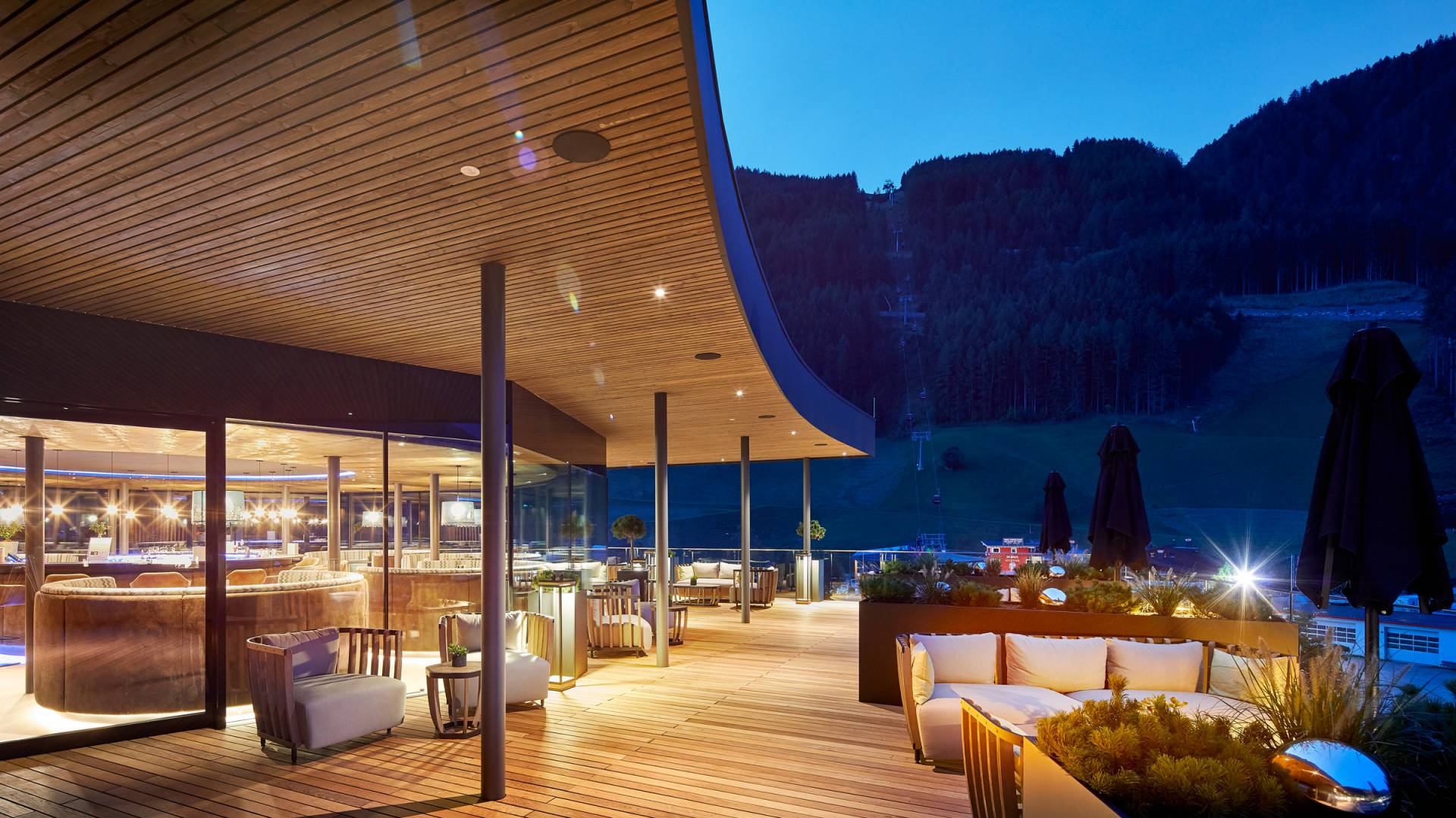 Abendstimmung auf der Skybar Dachterrasse