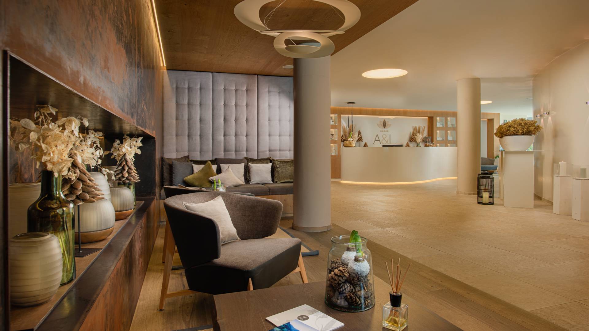 Wellnessrezeption im A&L Resort Südtirol