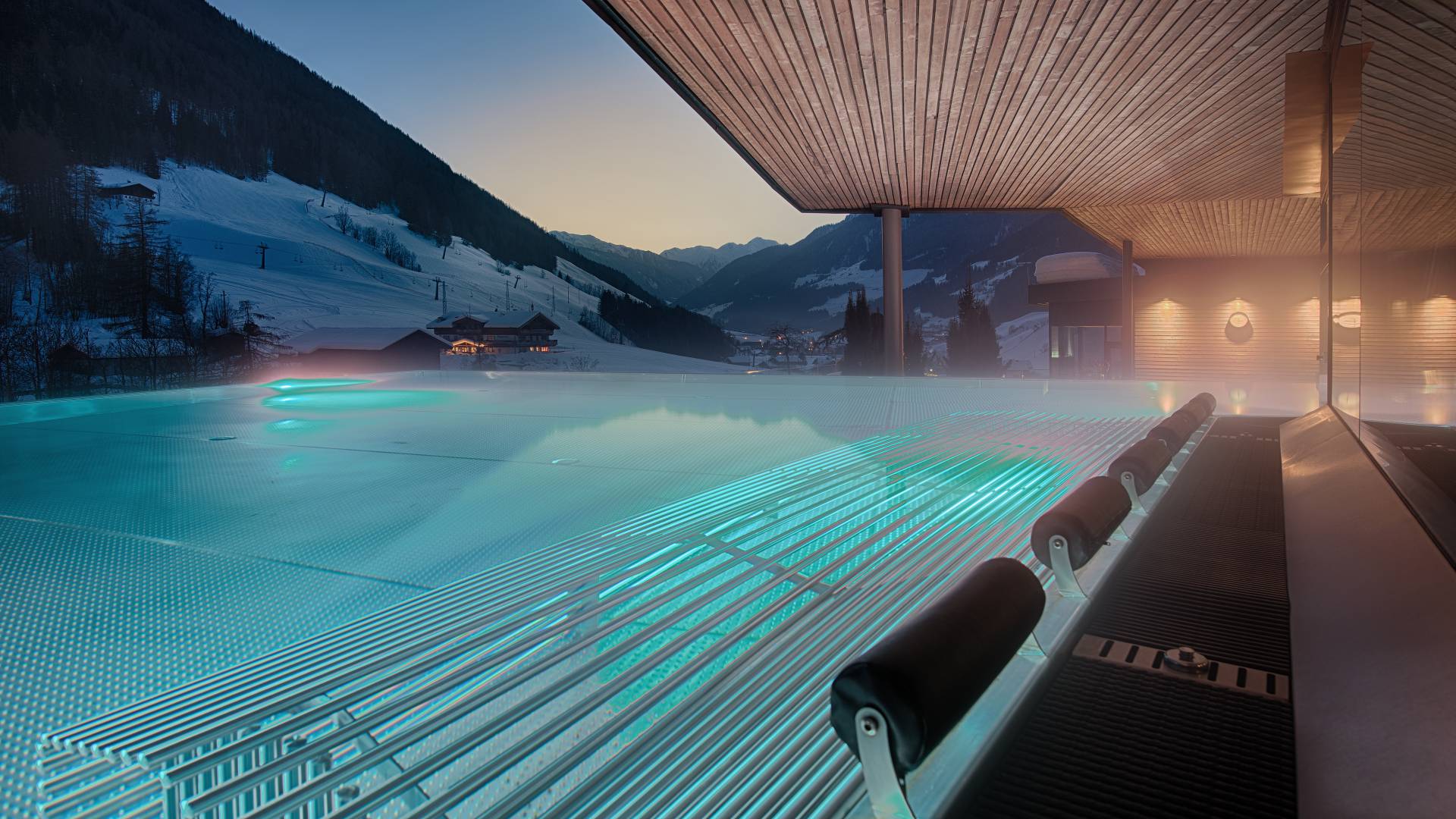 Wellness-Aussenpool im Amonti & Lunaris Wellnessresort
