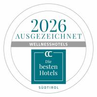 Amonti & Lunaris Wellnessresort: 
Das AMONTI & LUNARIS gehört zu den besten Gastgebern in Südtirol und wurde in der Kategorie DIE BESTEN WELLNESSHOTELS 2026 ausgezeichnet.

