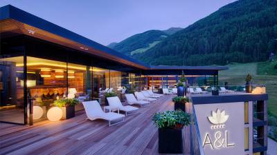 Terrasse 4. Stock der Spa Lodge