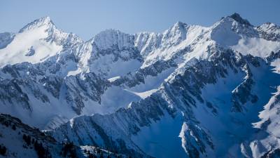 Schneebedeckte Alpen im Ahrntal