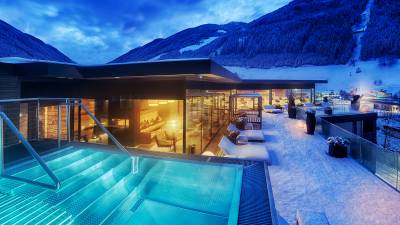 Wellnessbreich mit Dachterasse im Winter