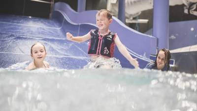 Spaß auf der Breitwasserrutsche