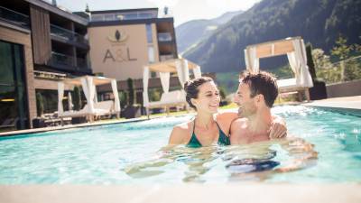 Freude im Aussenpool