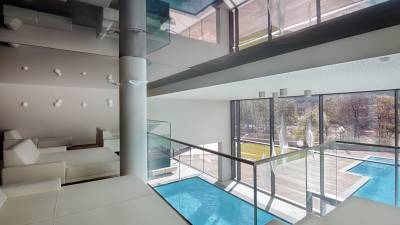 In- und Outdoor Pool