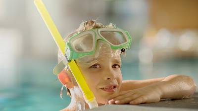 Junge mit Schnorchel