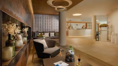 Wellnessrezeption im A&L Resort Südtirol