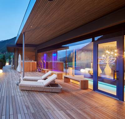 Wellness & Spa Terrasse im Wellnessbereich des A&L im Ahrntal