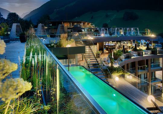 16m Sunset Sky Pool: mit Massage-Liegen