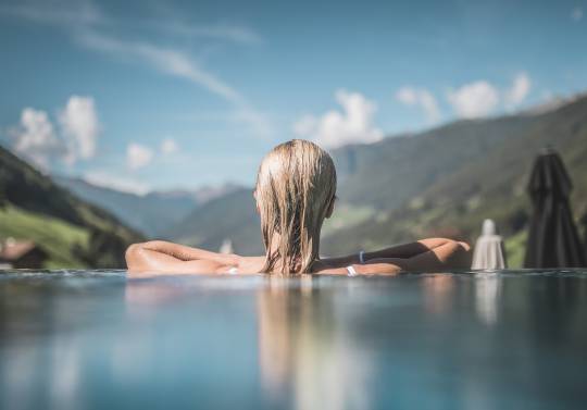 Sky Pool: mit Whirl-liegen & Ruheoasen