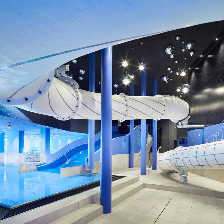 Wasserwelt für Familien mit Kinderbecken und Rutschen im A&L Wellnessresort
