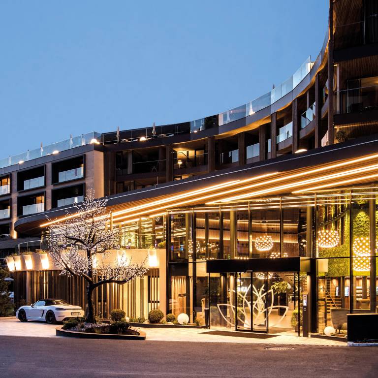 Der Amonti Wellnessresort Eingangsbereich von Aussen